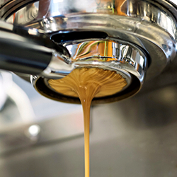 кофемашина Promac не наливает кофе